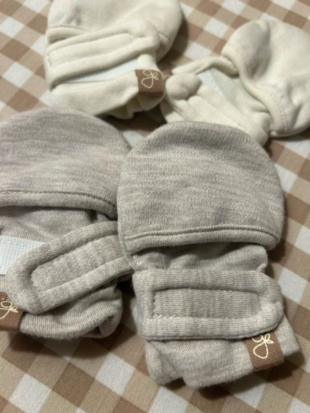 Goumi baby mittens